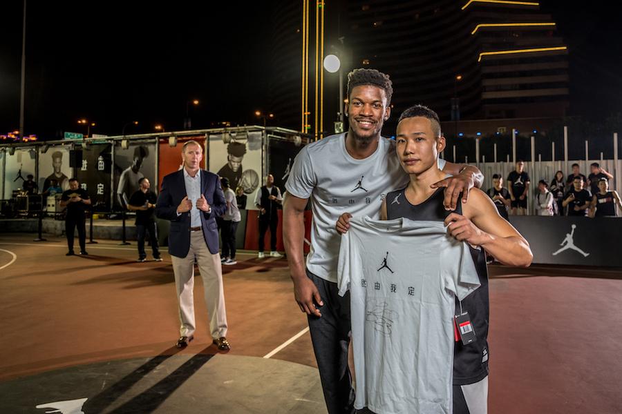 kak jimmy butler sezdil v kitay s jordan brand 1
