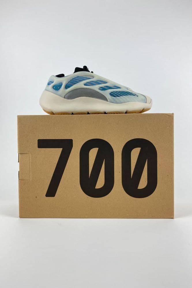 krossovki adidas yeezy boost 700 v3 kyanite golubye uniseks 30534683723228
