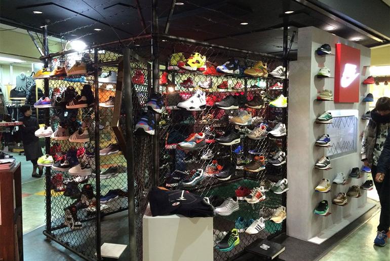 Magaziny krossovok v Tokio kotorye stoit posetit mita sneakers Ameyoko 1