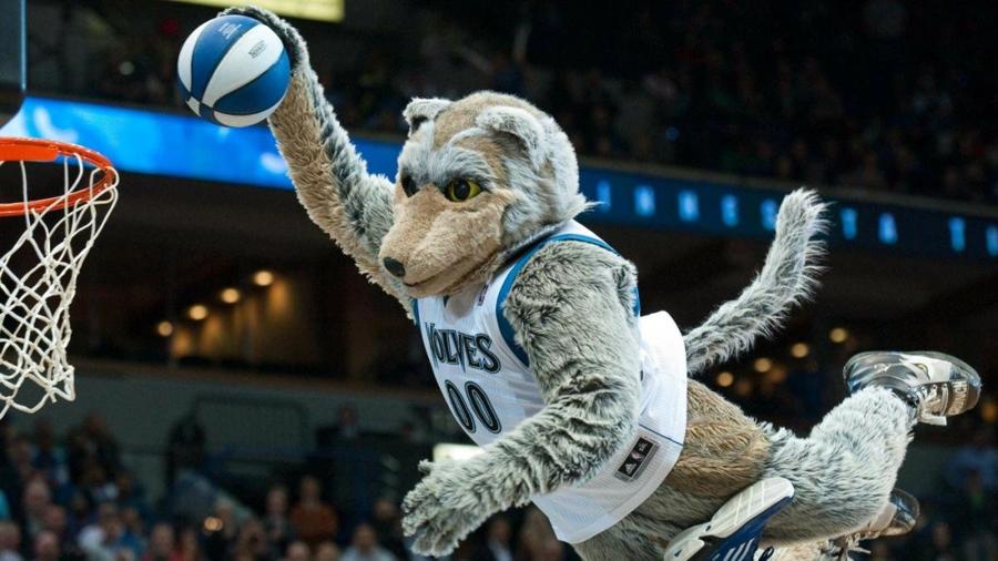 Zabavnye talismany komand NBA Minnesota Timberwolves i Crunch the Wolf