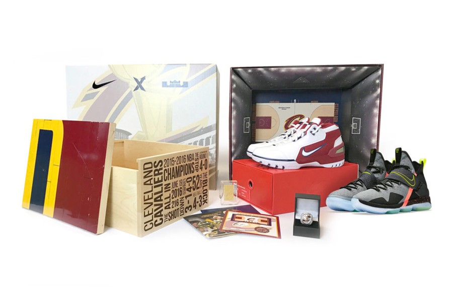 StockX дает вам возможность приобрести комплект Nike LeBron “Cavs Champion Court”