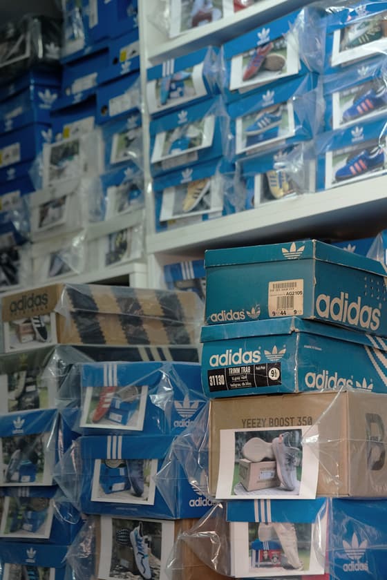 U 53 letnego snikerheda odna iz samyh bolshih kollektsij vintazhnyh krossovok adidas 2