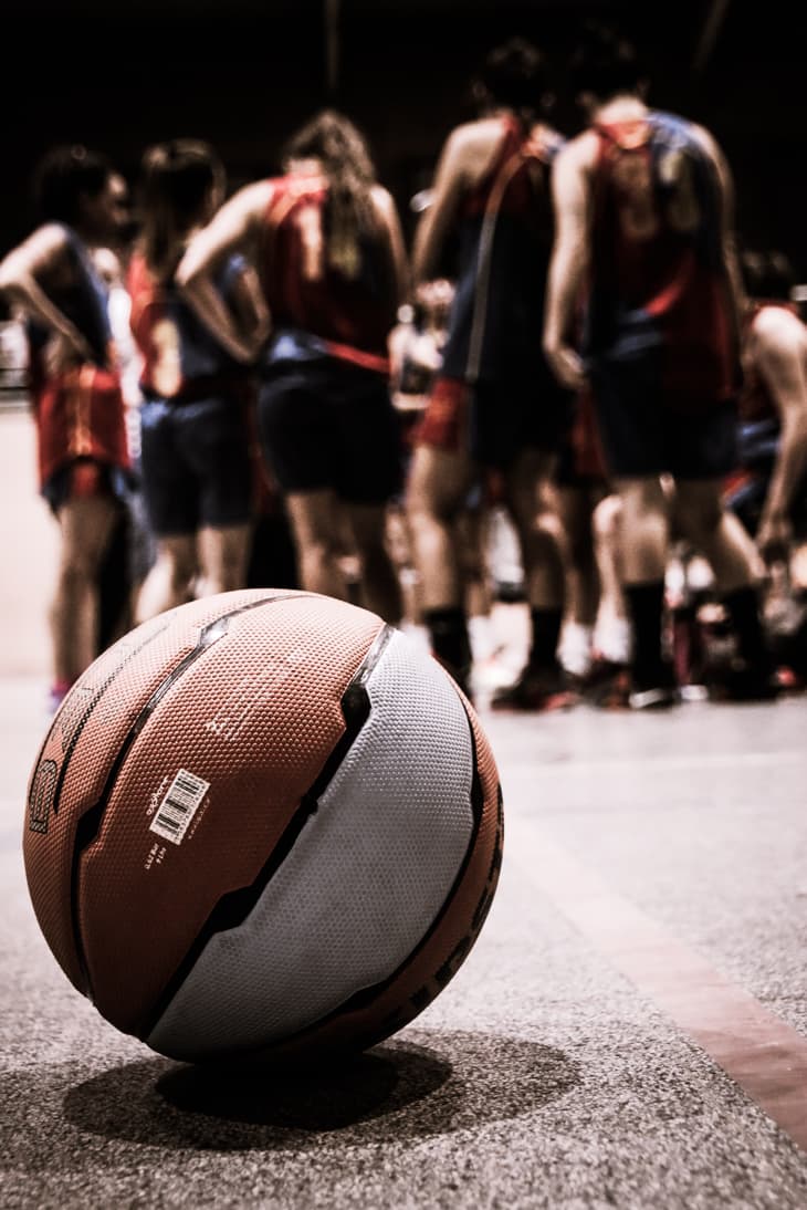 Istoriya basketbolnogo myacha. Postoyannaya podkachka