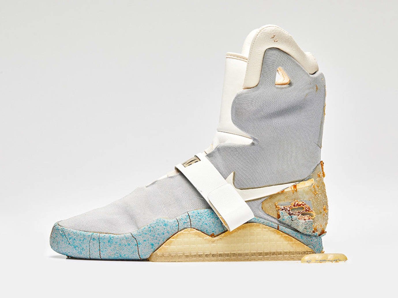 Nike MAG 1989 goda iz filma Nazad v budushchee 2