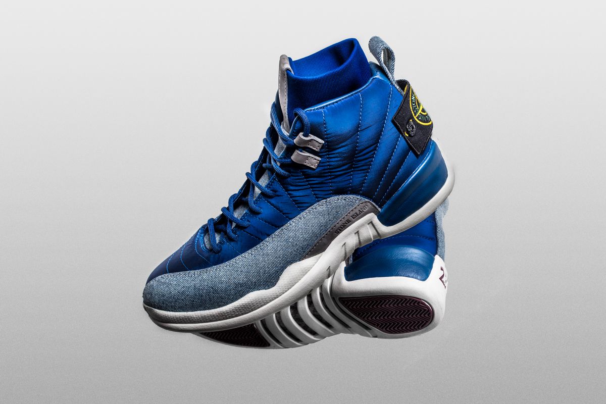 Drake получил кастом Air Jordan 12 ‘Stone Island‘