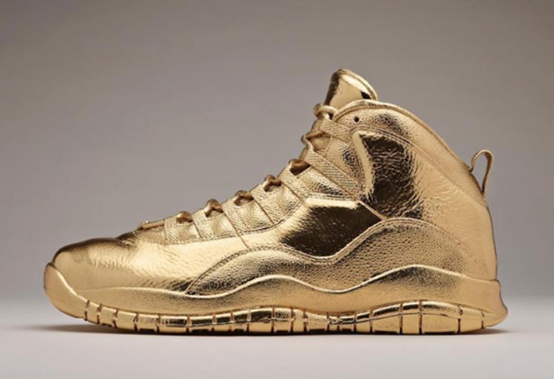 Air Jordan 10 samyh dorogih modelej 1. Solid Gold OVO x Air Jordan za 2 000 000