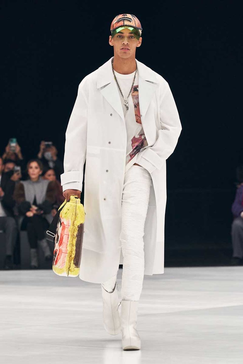 SHin Murayama prevratil basketbolnye myachi v brutalnye maski Givenchy 2