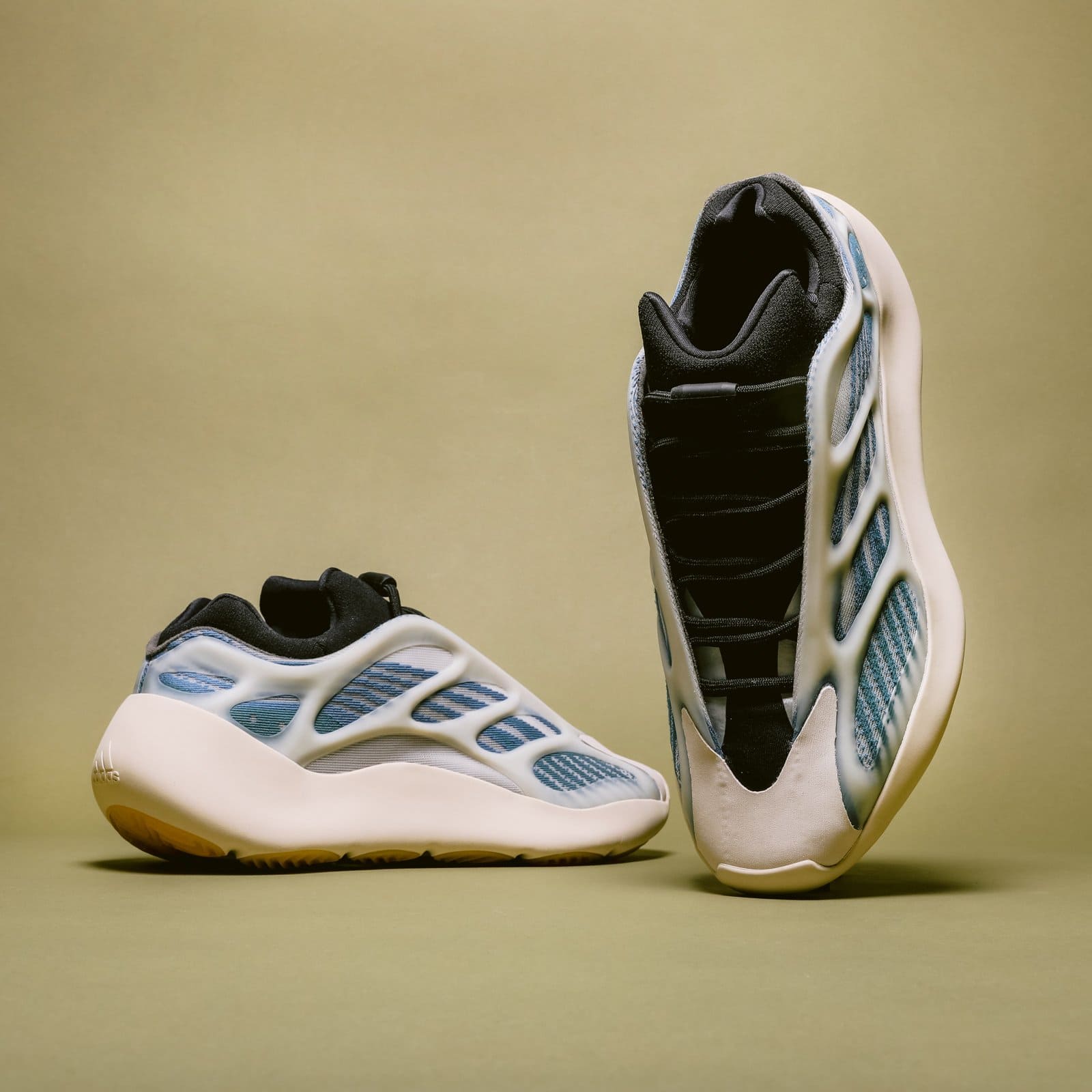 Обзор Adidas Yeezy 700 V3 Kyanite