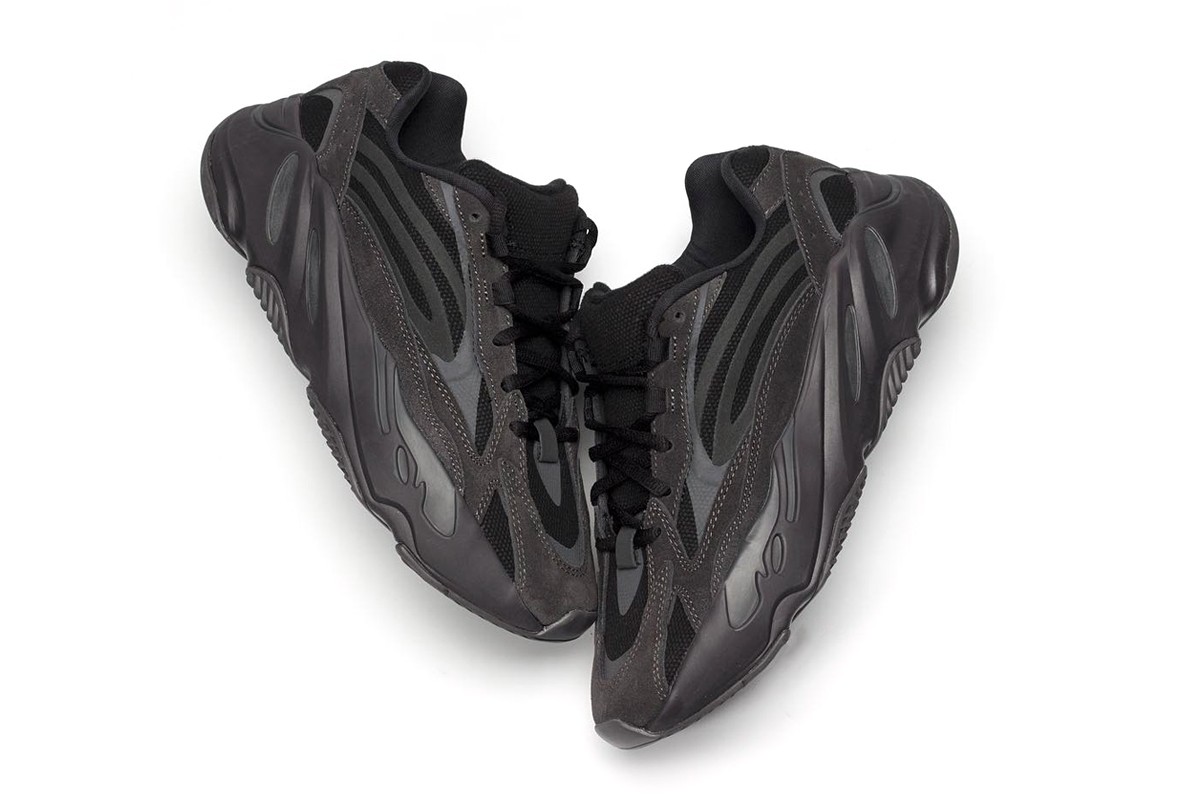 Взгляните снова на YEEZY BOOST 700 V2 Vanta