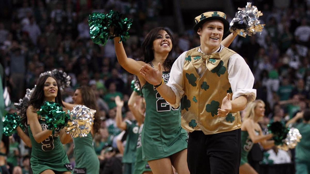 Zabavnye talismany komand NBA Boston Celtics i Lucky the Leprechaun