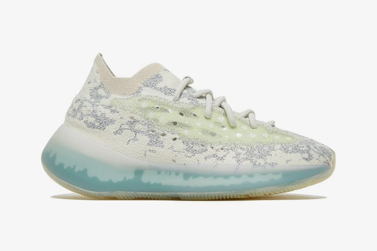 Luchshie krossovki YEEZY za 2021 god 2