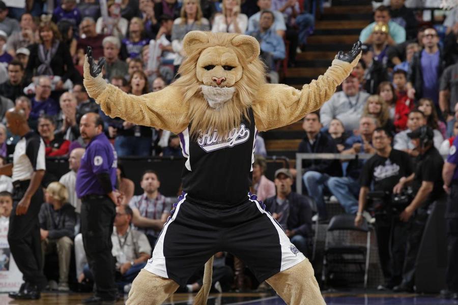 Zabavnye talismany komand NBA Sacramento Kings i Slamson the Lion