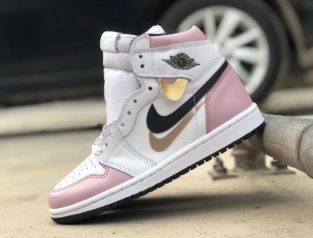 Появились Air Jordan 1 High с тройным Swoosh