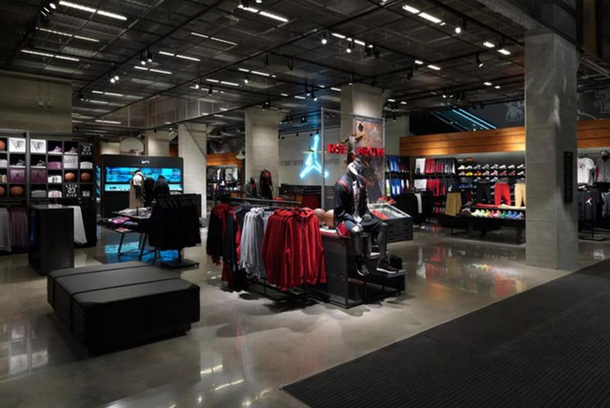 Magaziny krossovok v CHikago kotorye stoit posetit NikeTown