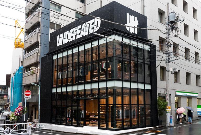 Magaziny krossovok v Tokio kotorye stoit posetit UNDEFEATED Shibuya
