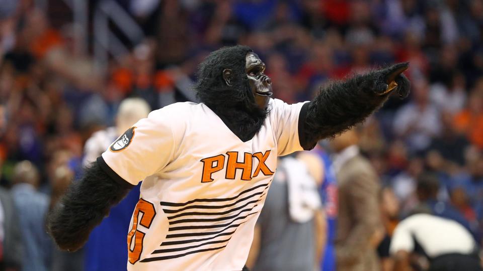 Zabavnye talismany komand NBA Phoenix Suns i The Suns Gorilla