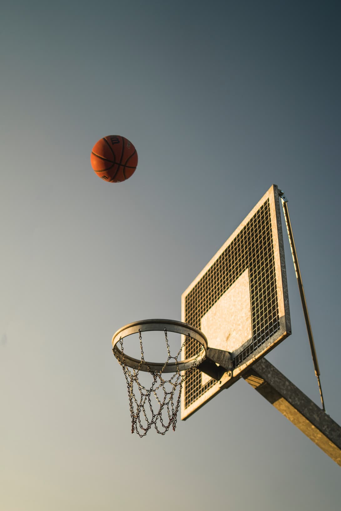 Istoriya basketbolnogo myacha. O vybore tsveta