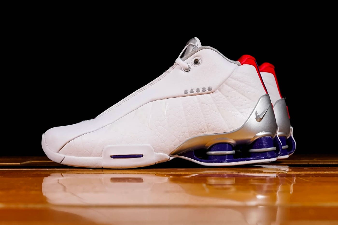 https hypebeast.com image 2019 08 nike shox bb4 qs raptors cd9335 100 release info 001
