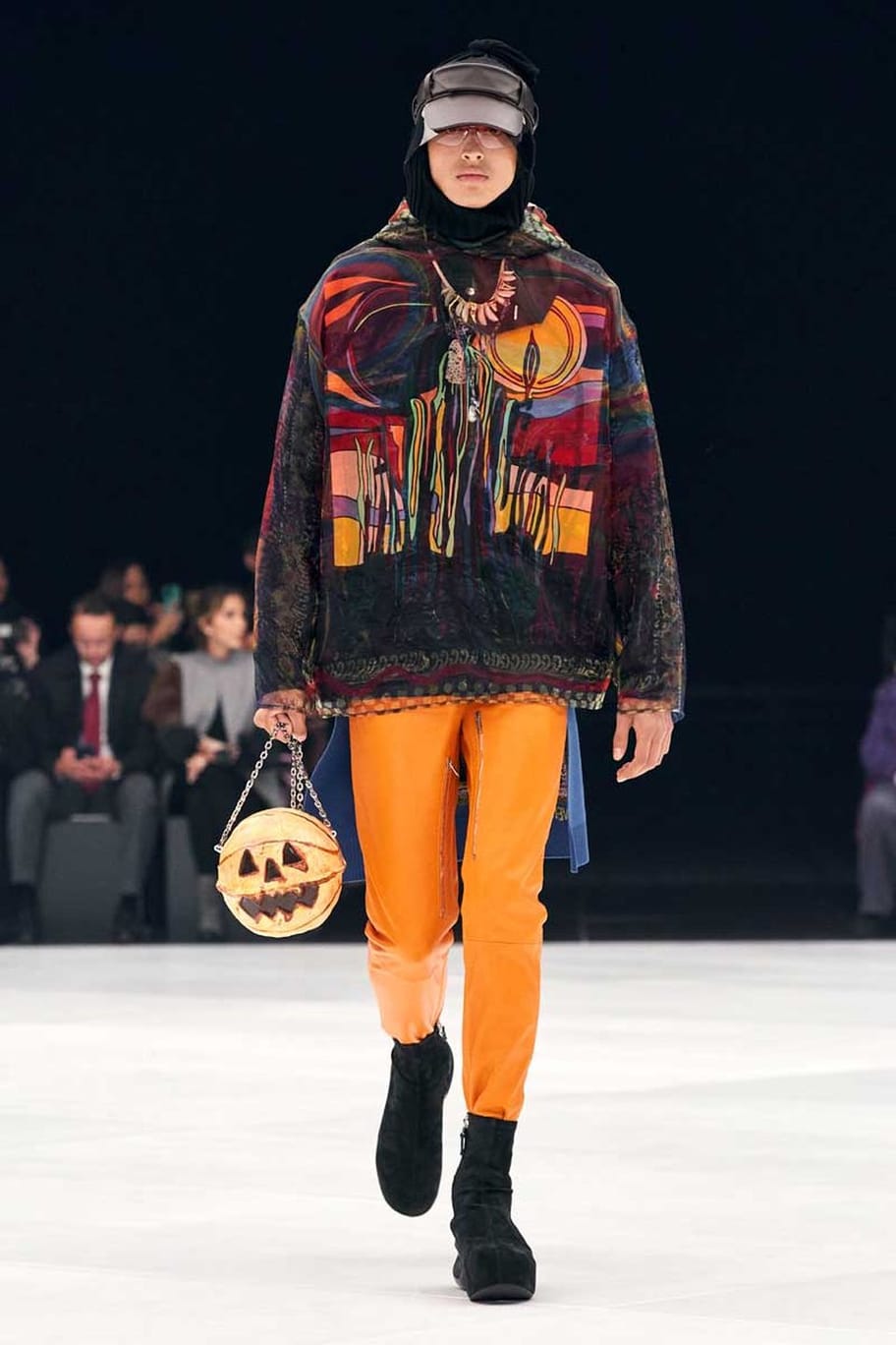 SHin Murayama prevratil basketbolnye myachi v brutalnye maski Givenchy 5