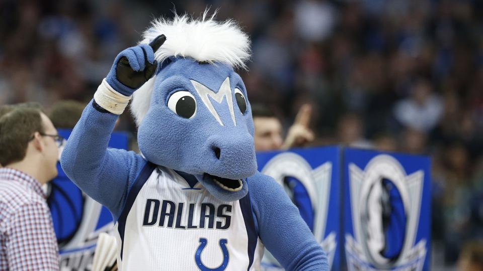 Zabavnye talismany komand NBA Dallas Mavericks i Champ the Horse