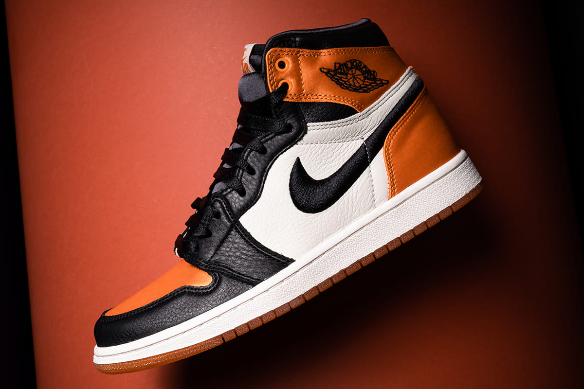 Polnaya istoriya Air Jordan 1 Shattered Backboard ZHenskie krossovki Air Jordan 1 High Satin Shattered Backboard