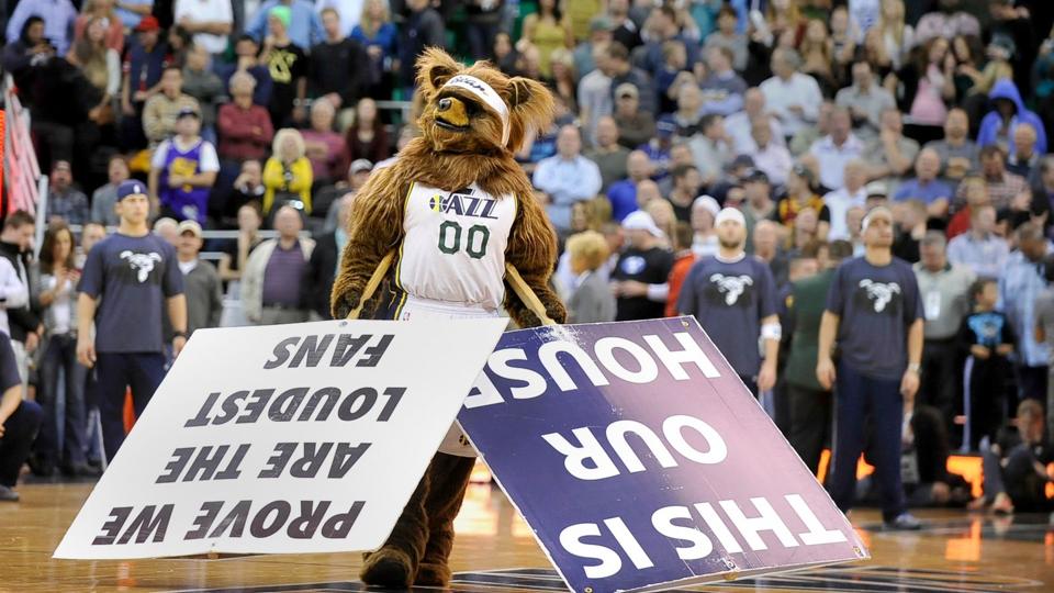 Zabavnye talismany komand NBA Utah Jazz i Jazz Bear