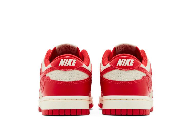 Кроссовки Nike Wmns Dunk Low 'Roses'