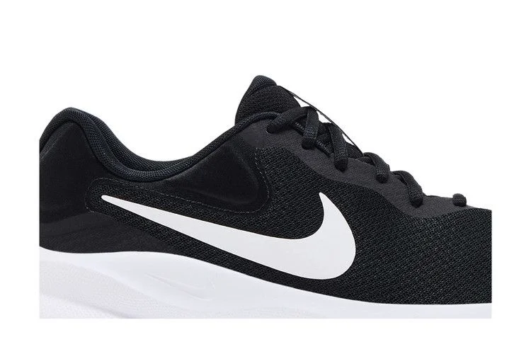 Krossovki-Nike-Revolution-7-Black-White-1