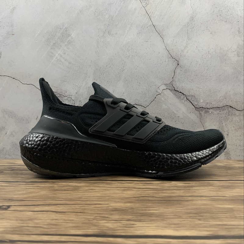 Кроссовки adidas UltraBoost 21 Triple Black