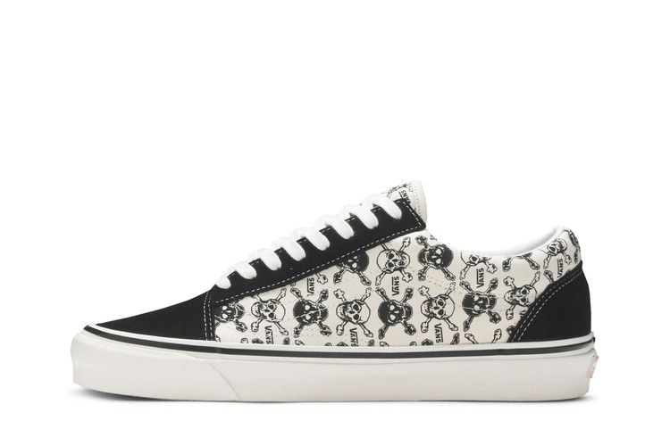 old-skool-36-dx-skulls-black-white-vn0a38g2x7y_02