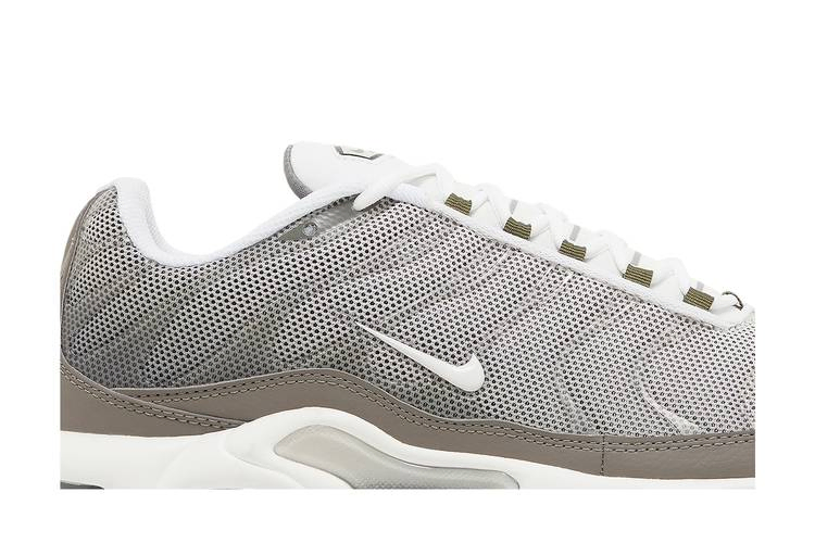 Кроссовки Nike Air Max Plus SE 'Flat Pewter'