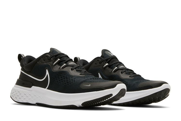 react-miler-2-black-white-cw7121-001_07