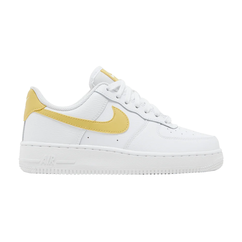Krossovki-Nike-Wmns-Air-Force-1-07-Saturn-Gold