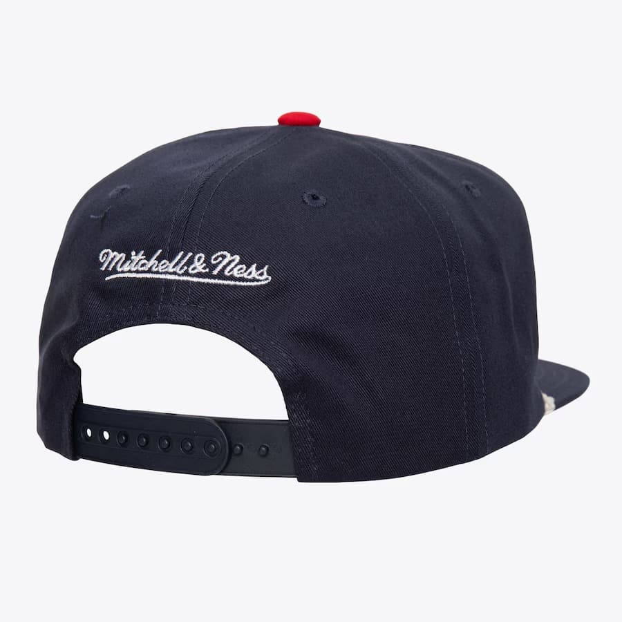 Бейсболка Mitchell & Ness Navy Atlanta Braves Radiant Lines Deadstock Snapback Hat