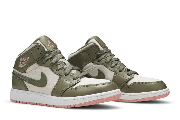 Krossovki-Air-Jordan-1-Mid-GG-Bleached-Coral-7