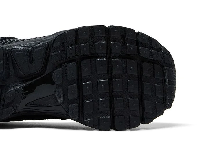 Кроссовки Nike Wmns Air Zoom Vomero 5 'Black Metallic Silver Anthracite'