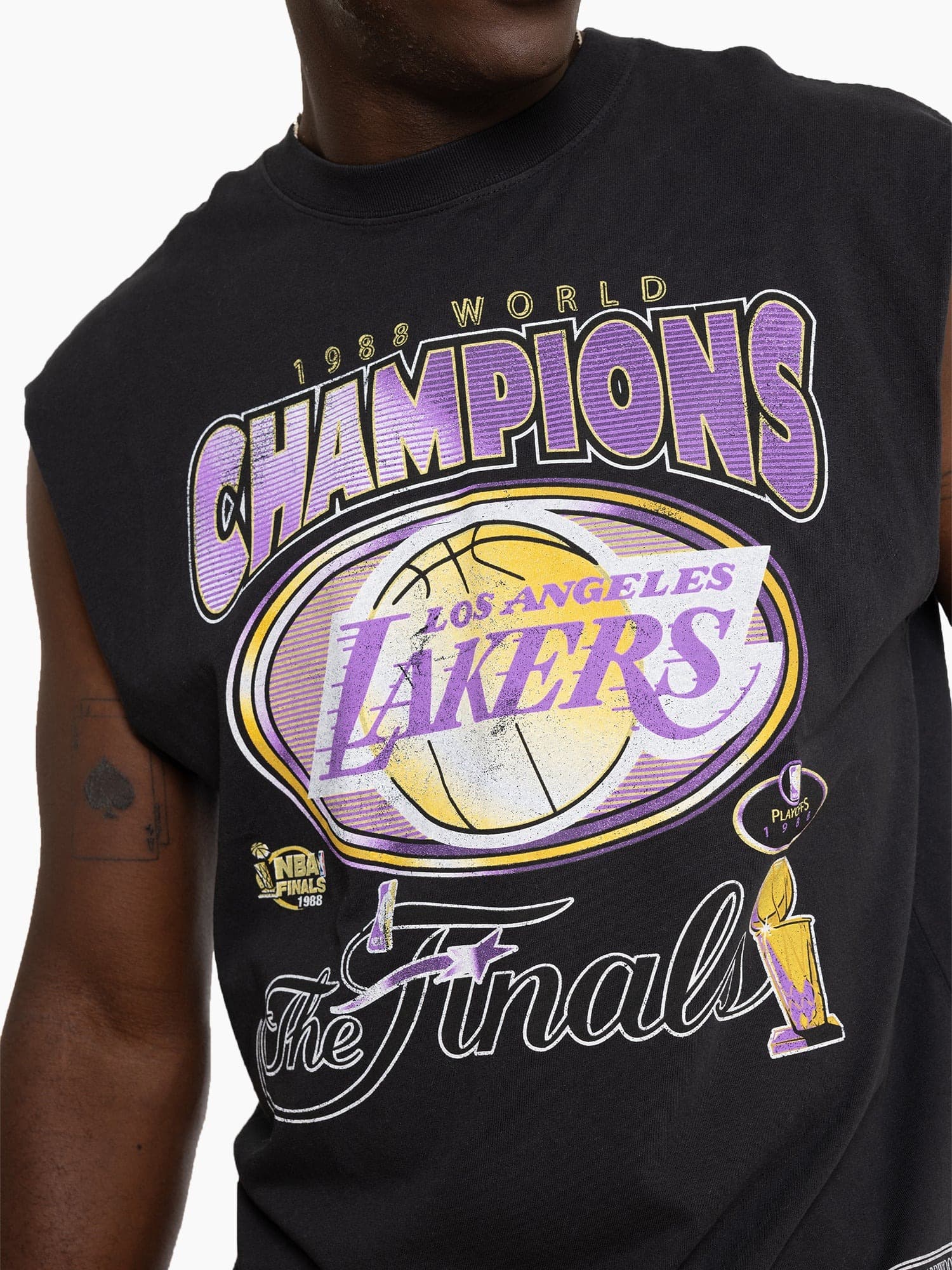 Mitchell-Ness-Los-Angeles-Lakers-Vintage-1988-World-Champs-NBA-Muscle-Tank-3