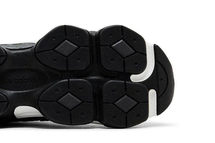 Krossovki-New-Balance-9060-Big-Kid-Black-Silver-Shoe-Palace-Exclusive-4