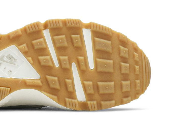 wmns-air-huarache-run-txt-818597-001_04