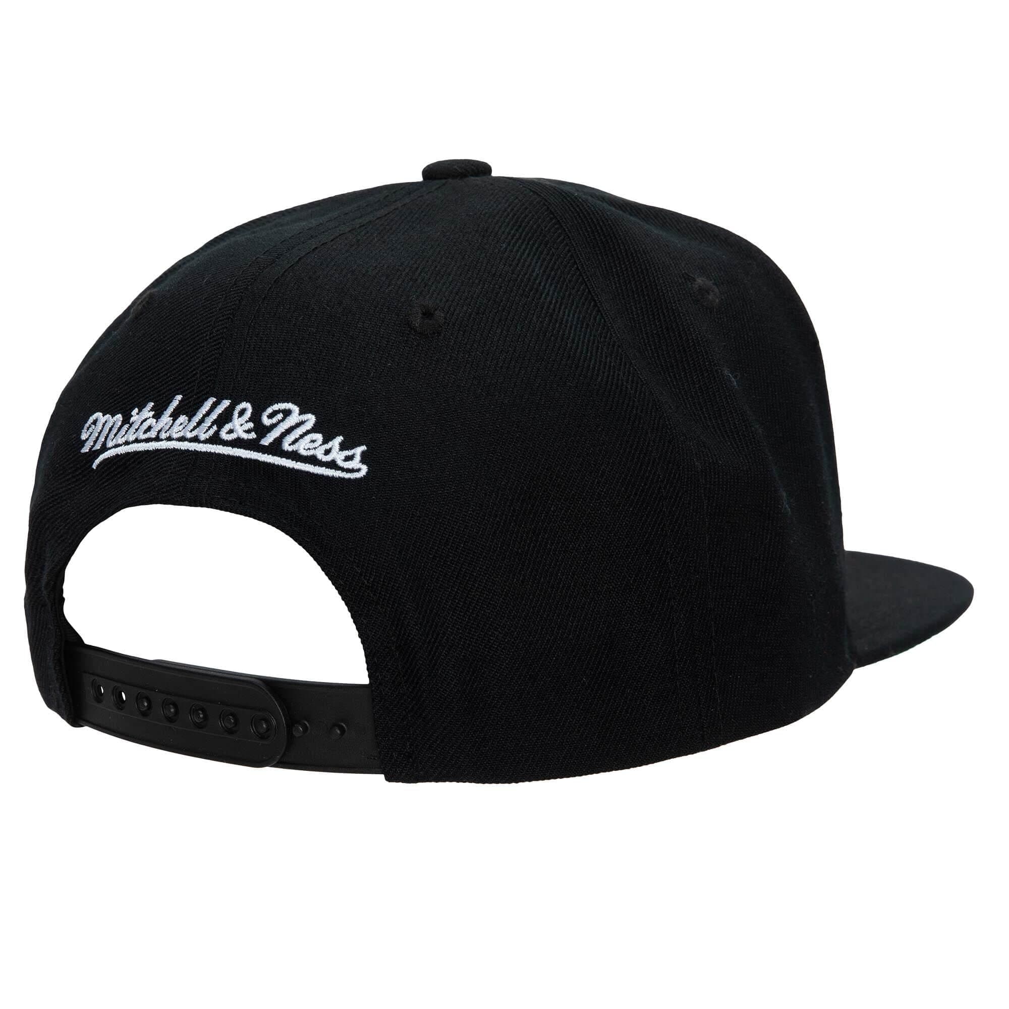 Mitchell-Ness-Pistons-B2B-Snapback-HWC-Detroit-Pistons-Hat-1