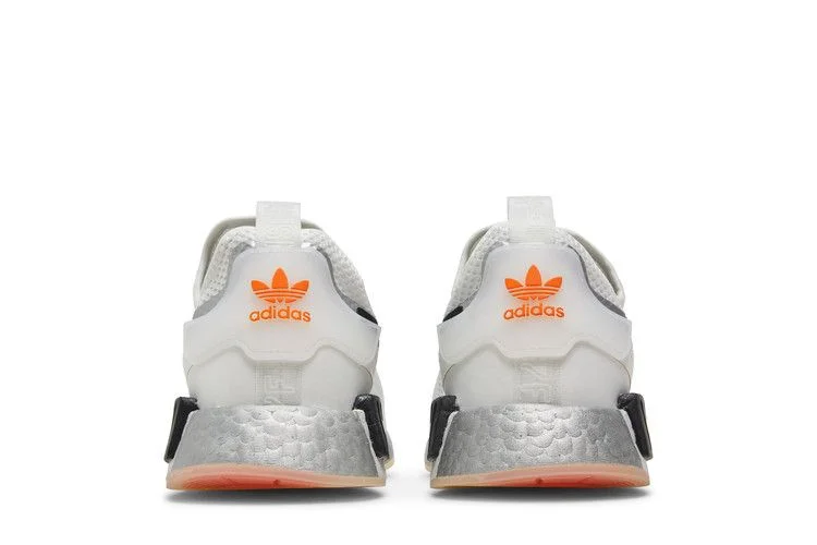 Krossovki-NASA-x-adidas-NMD_R1-Spectoo-Footwear-White-5
