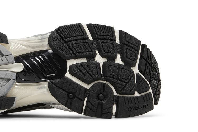 Кроссовки Balenciaga Runner Sneaker 'Worn-Out - Grey White Black'