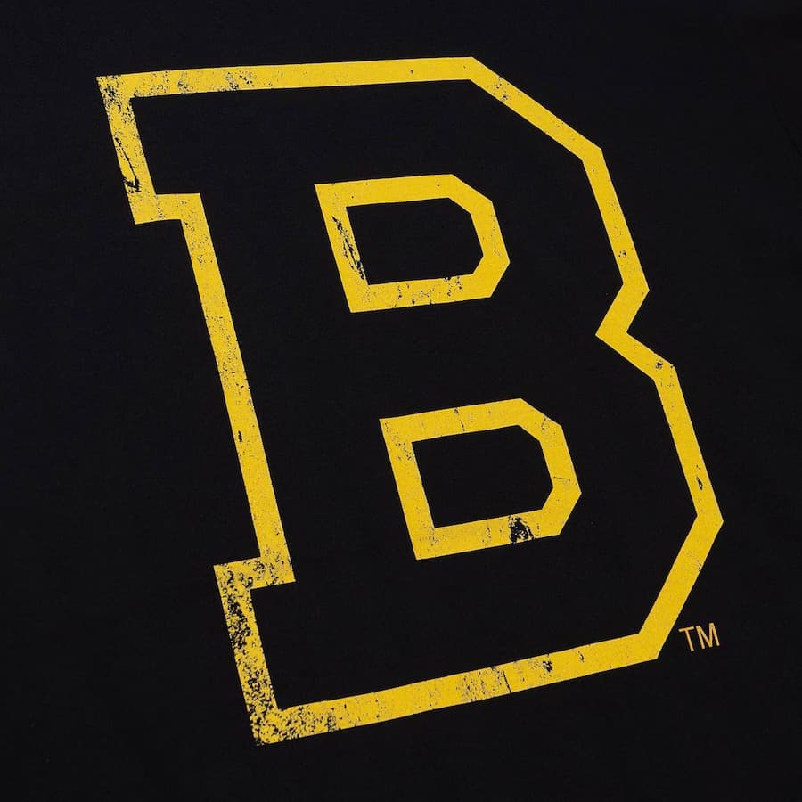 Футболка Mitchell & Ness Black Boston Bruins Distressed Logo T-Shirt