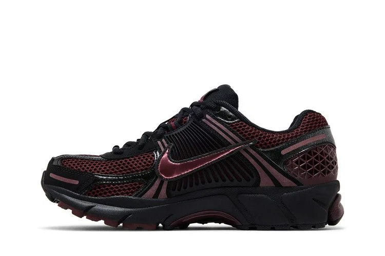 Кроссовки Nike Wmns Zoom Vomero 5 'Black Burgundy Crush'