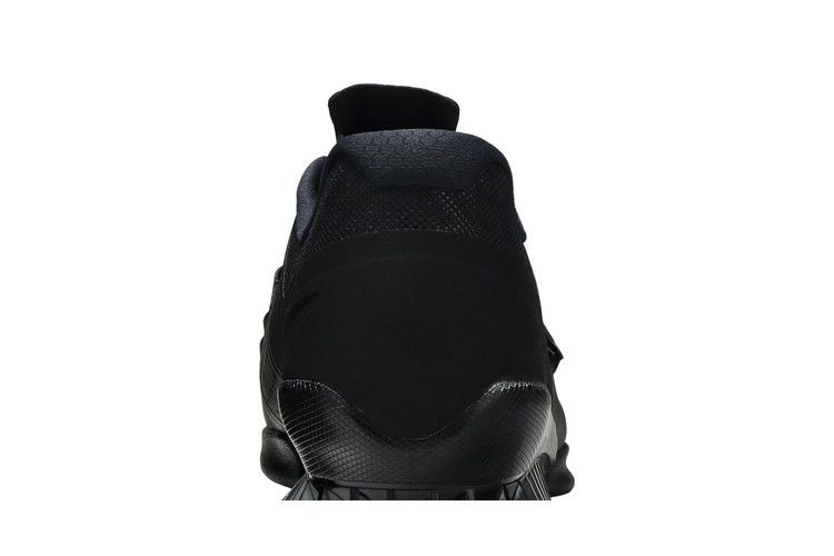 romaleos-3-triple-black-852933-004_06