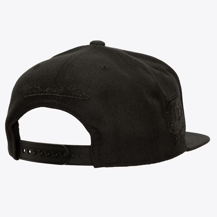 Бейсболка Mitchell & Ness Black Toronto Maple Leafs Pearl Snapback Hat