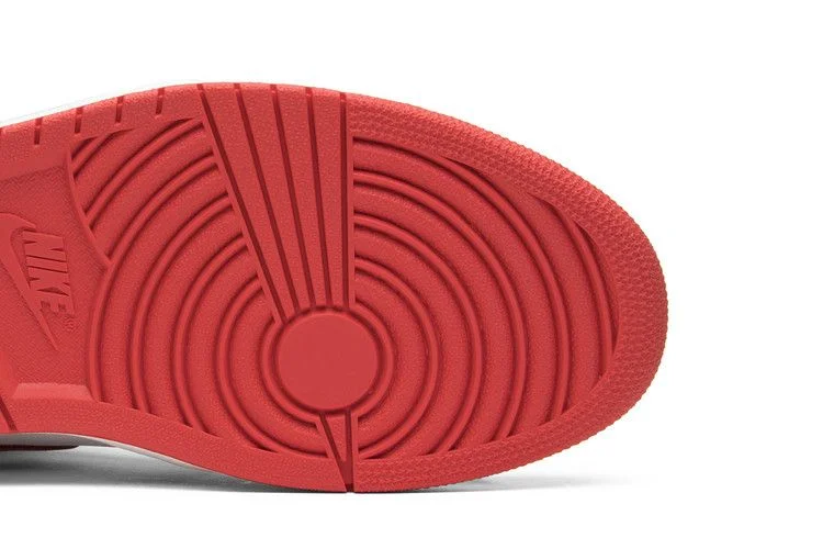 Krossovki-Air-Jordan-1-Retro-High-OG-Best-Hand-in-the-Game-Track-Red-4