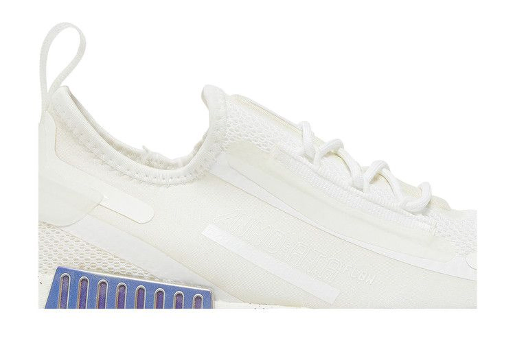 Кроссовки Adidas Wmns NMD_R1 Spectoo 'White Iridescent'