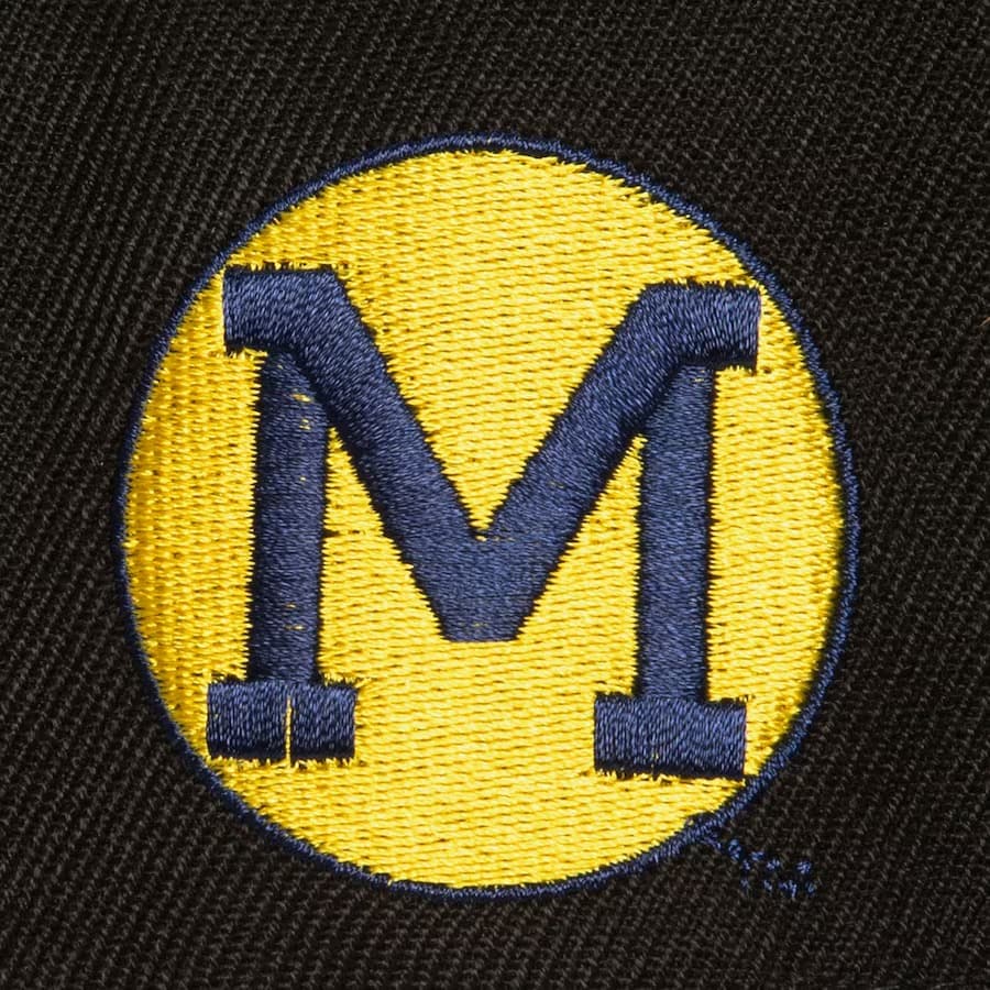 Бейсболка Mitchell & Ness Navy Michigan Wolverines Just Don Team Vault Snapback Hat