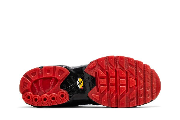 air-max-plus-shark-attack-hq3824-001_03